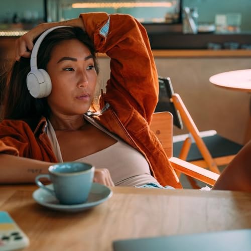 JBL Tune 520BT - Wireless On-Ear Headphones, Up to 57H Battery Life and Speed Charge, Lightweight, Comfortable and Foldable Design, Hands-Free Calls with Voice Aware (White) - color: White
