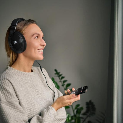 SENNHEISER HD 569 Closed Back Headphone