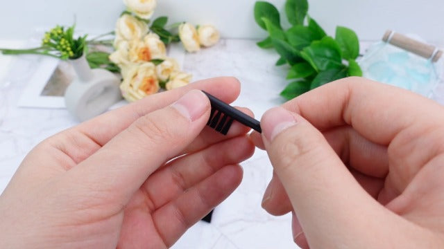 Mudder 12 Pieces Hearing Aid Cleaning Tools Kits Hearing Aid Amplifier Cleaner Brushes Accessories with Wax Loop and Magnet Gifts for Relatives and Friends